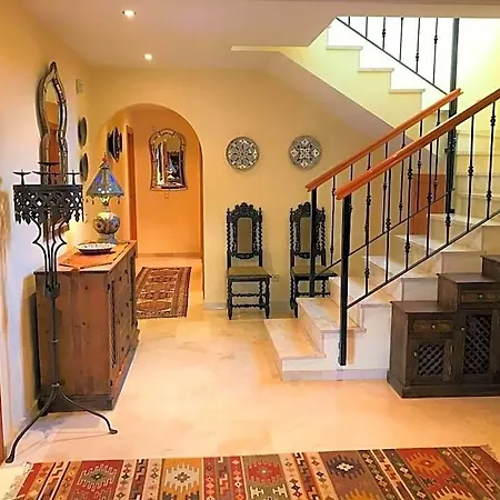 Majestic Comfortable Hotel 4*